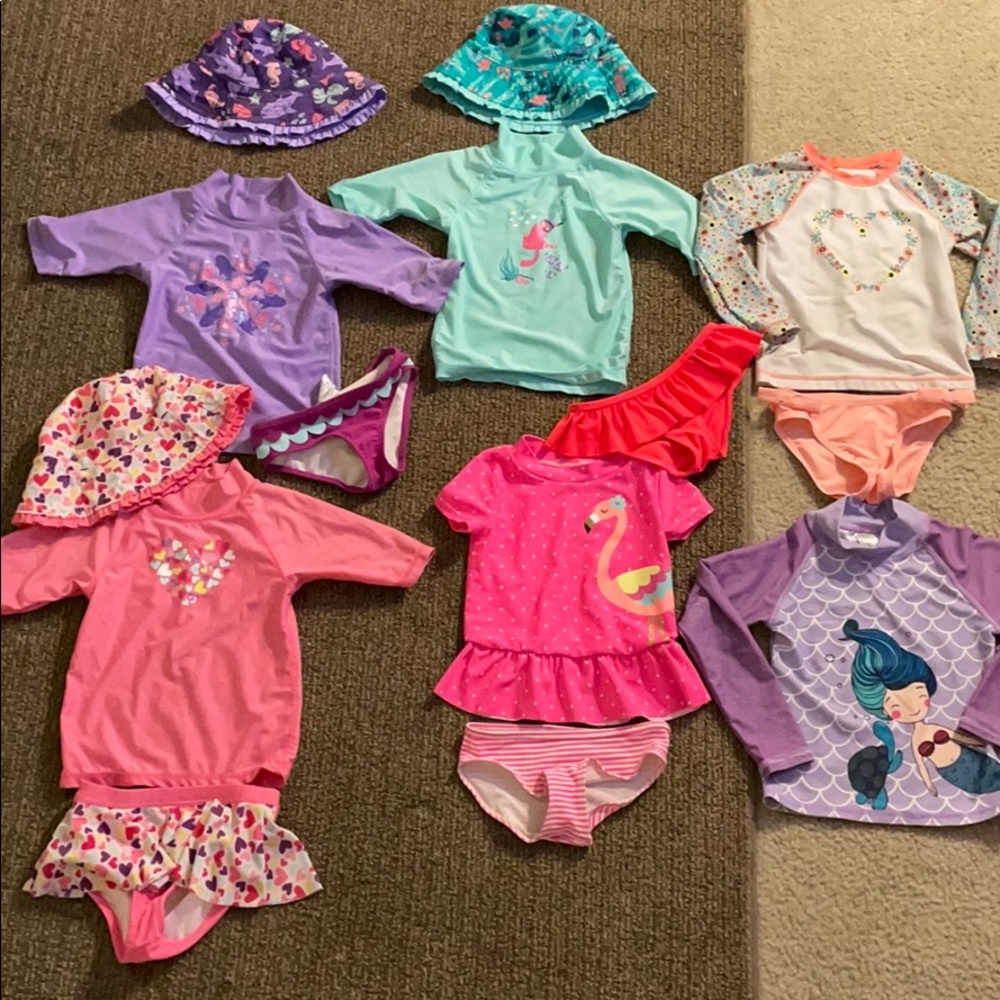 Bathing suits / sun protection tops / hats